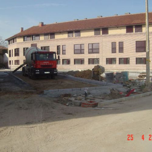 Hormigonera en construcción de edificio